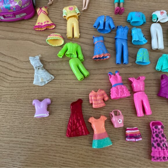Polly Pocket Large Lot With 5 Dolls 30 + Clothes Carry Bag Case Convertible Car - Picture 3 of 6